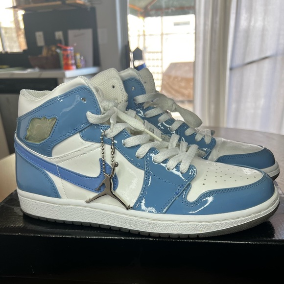 Air Jordan 1 UNC Patent 2003 - Picture 4 of 6